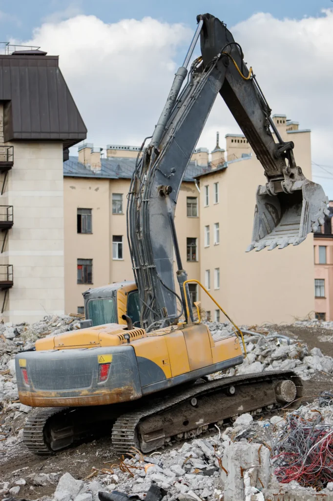 Demolice bytového domu